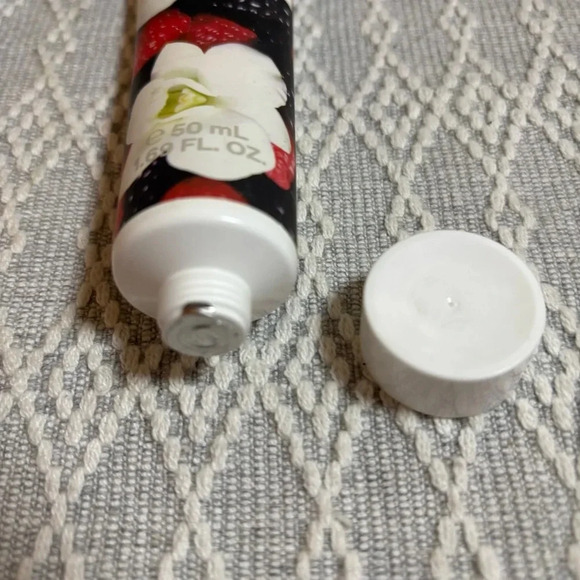 Korres Mulberry Vanilla Elasti-smooth Body
Butter. 1.69 fl oz. Discontinued. - Picture 3 of 4